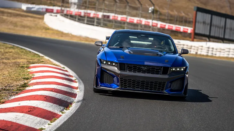 2026年型フォード・マスタング ダークホースSC試乗記――795馬力の怪物はGT500を超えたのか